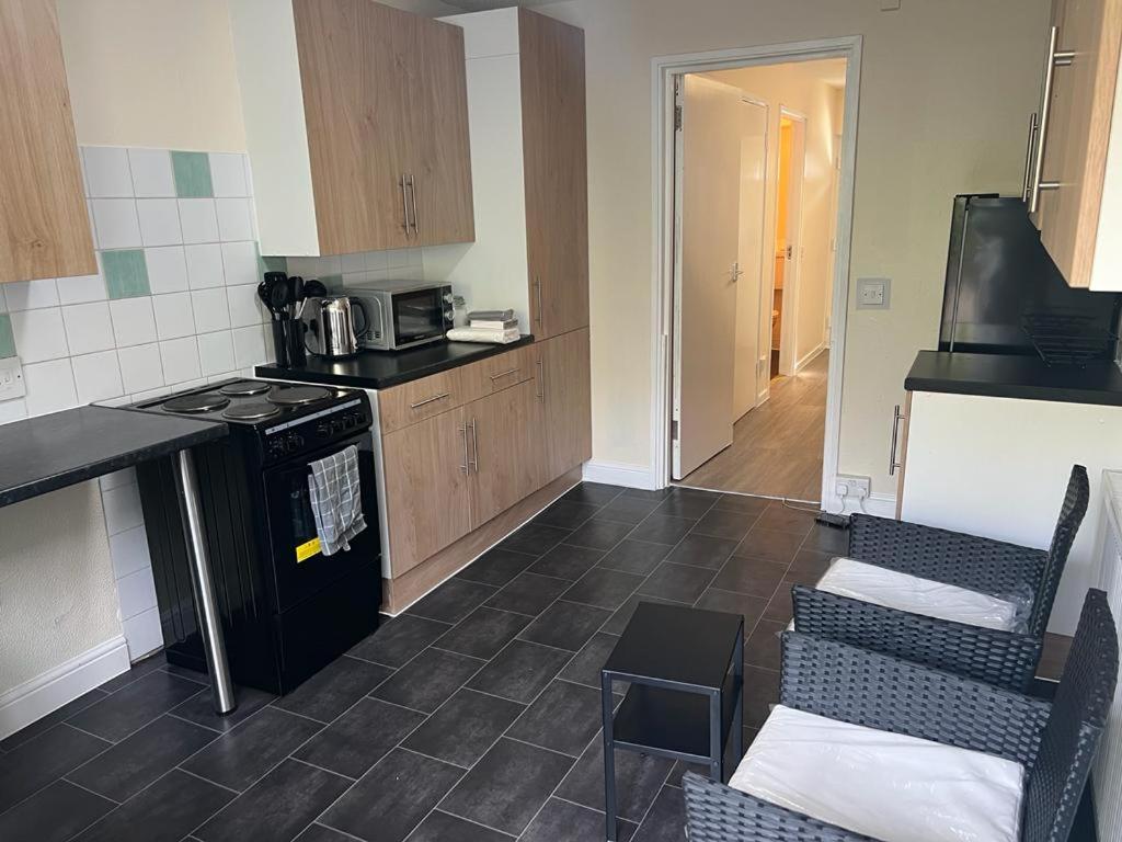 Stunning 3 Bedroom Property- Large Homestay *