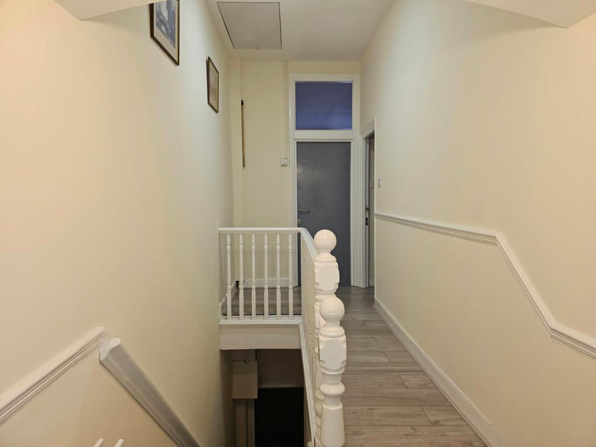 Apartment, Line