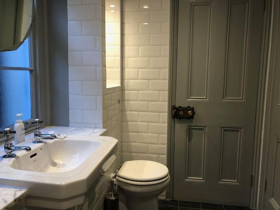 Ferienhaus Kings Cross, Self-contained House & Private Garden *