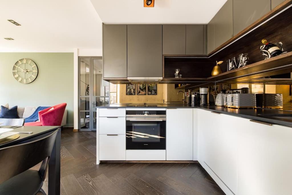 The Soho Star Apartment *