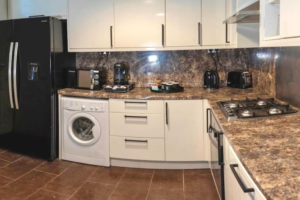 Unique 3bd Flat King Size Bed London
