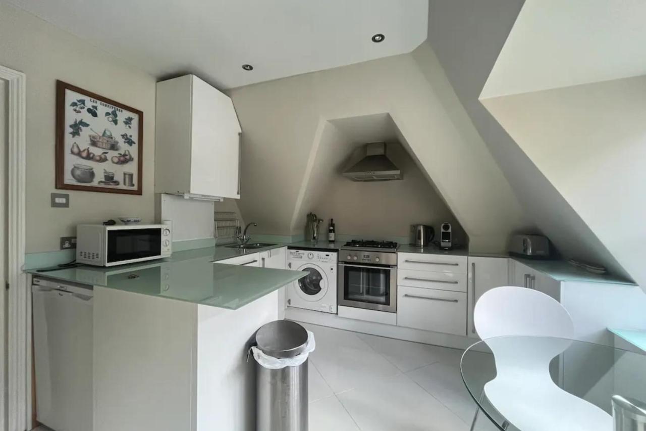 Modern Floor 2bd Flat - Kensington London
