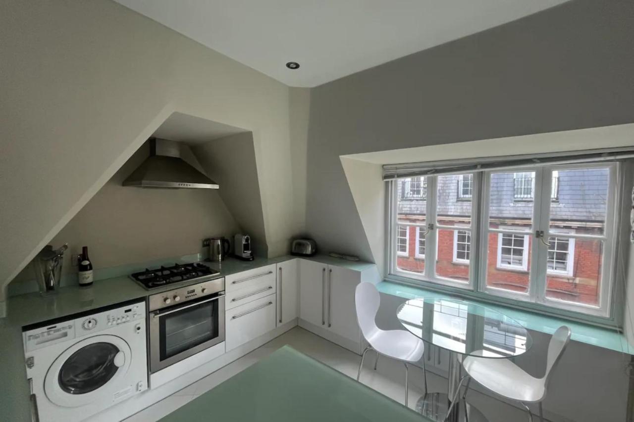 Modern Floor 2bd Flat - Kensington *