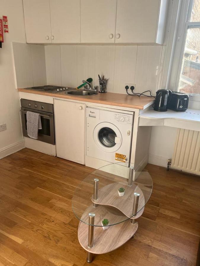 Lovely First Floor Flat-2 Apartamento *