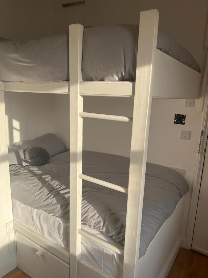 Lovely First Floor Flat-2 * London