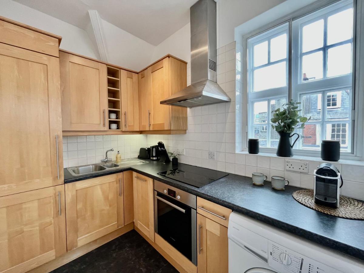 New Oxford Circus 2 Bedr, 3 Beds Location Apartment *
