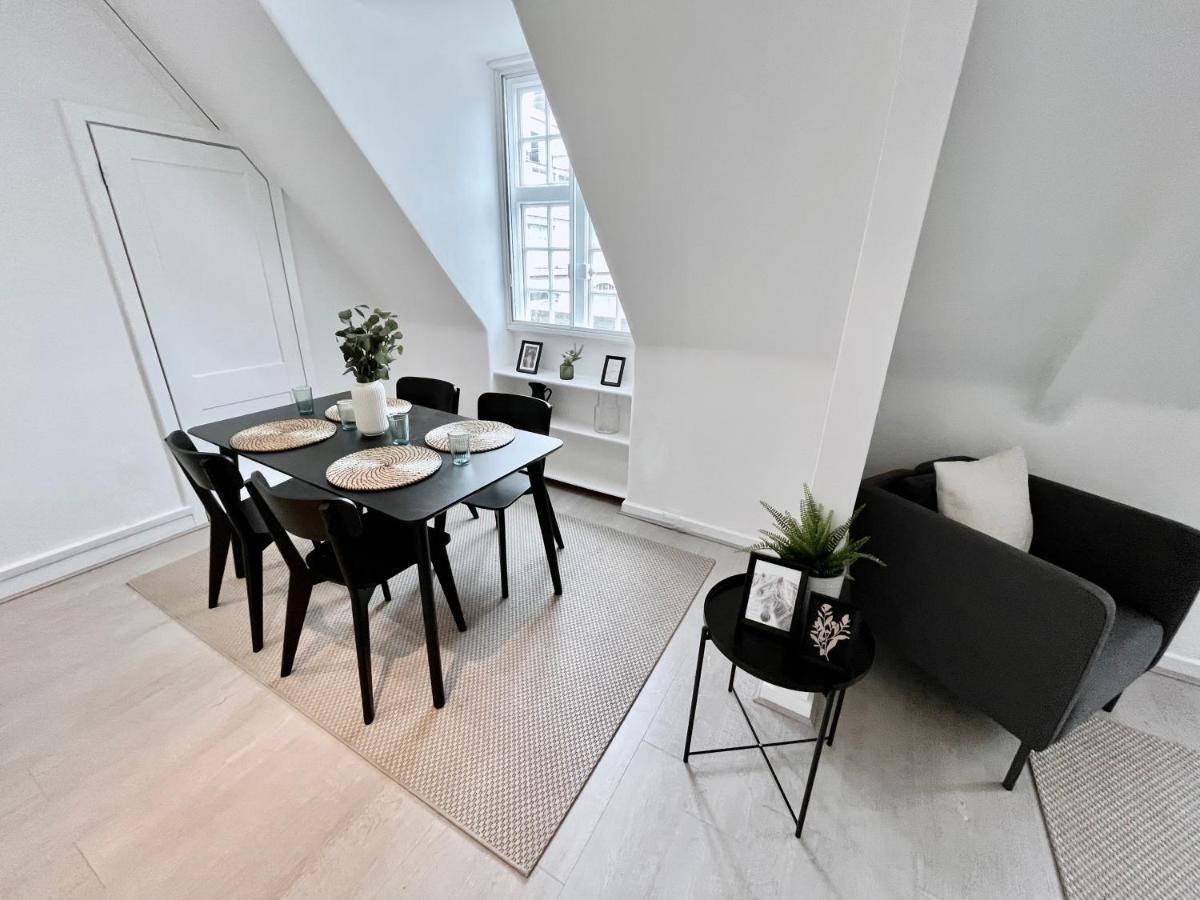 New Oxford Circus 2 Bedr, 3 Beds Location Apartment