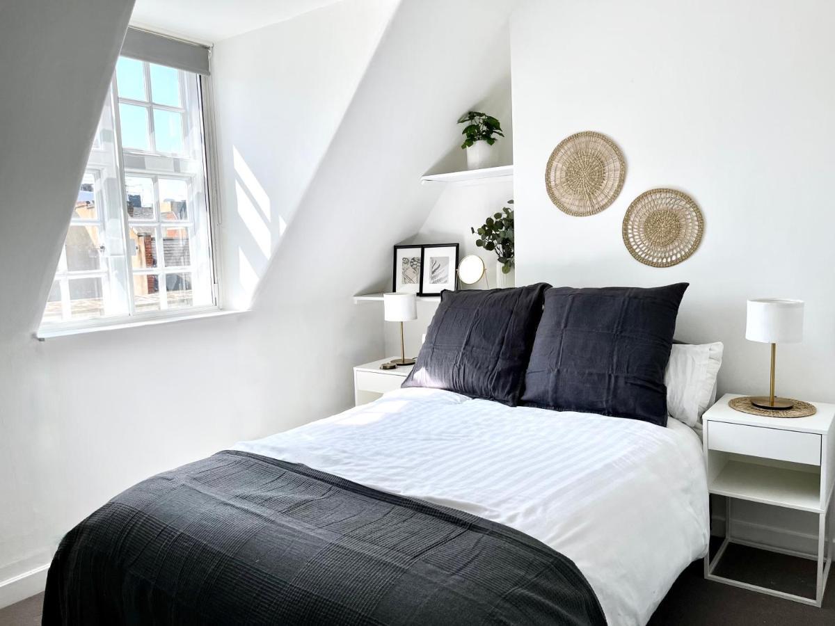 New Oxford Circus 2 Bedr, 3 Beds Location London