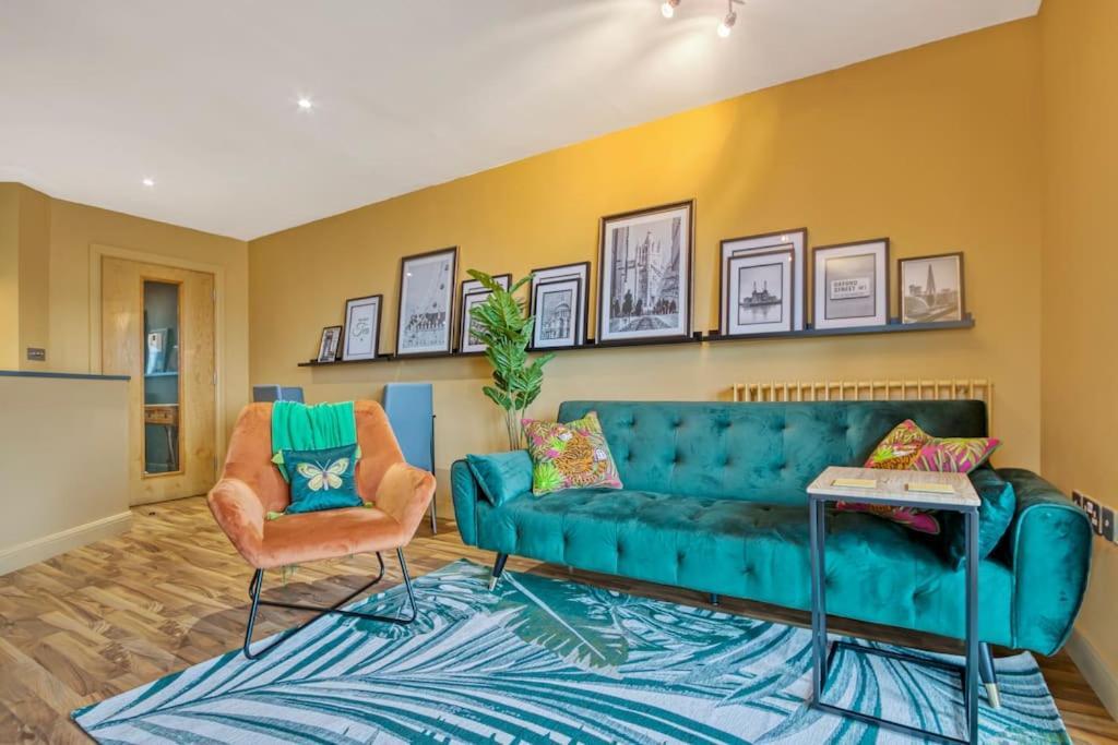 2 Bed Docklands Apt- 02 & Excel * London