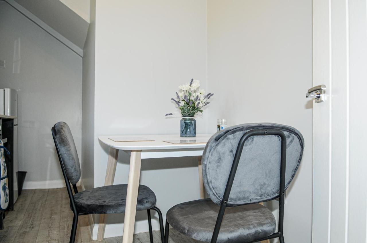 Apartamento Greater London, 1 Bed Flat, Parking, Nr Metro Stations, 15mins To Londres