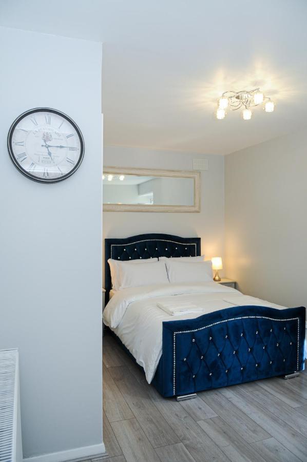 Greater London, 1 Bed Flat, Parking, Nr Metro Stations, 15mins To * Londres