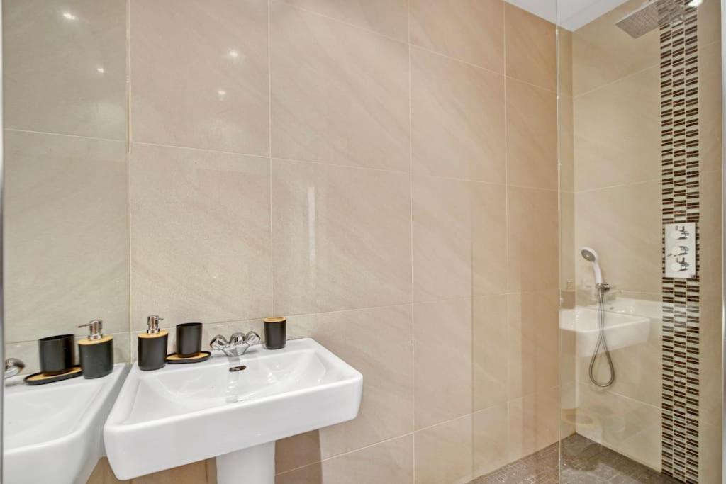 Spacious 3 Bed Apt- Earls Court Apartamento *