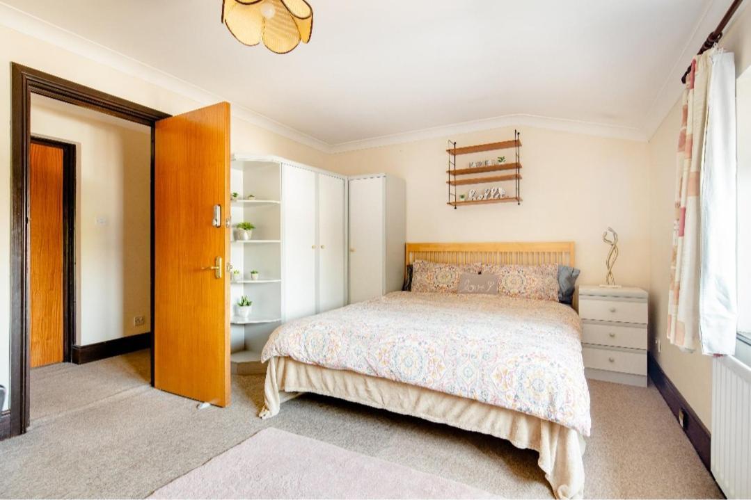 Guest house Spacious 2 Mins From Station