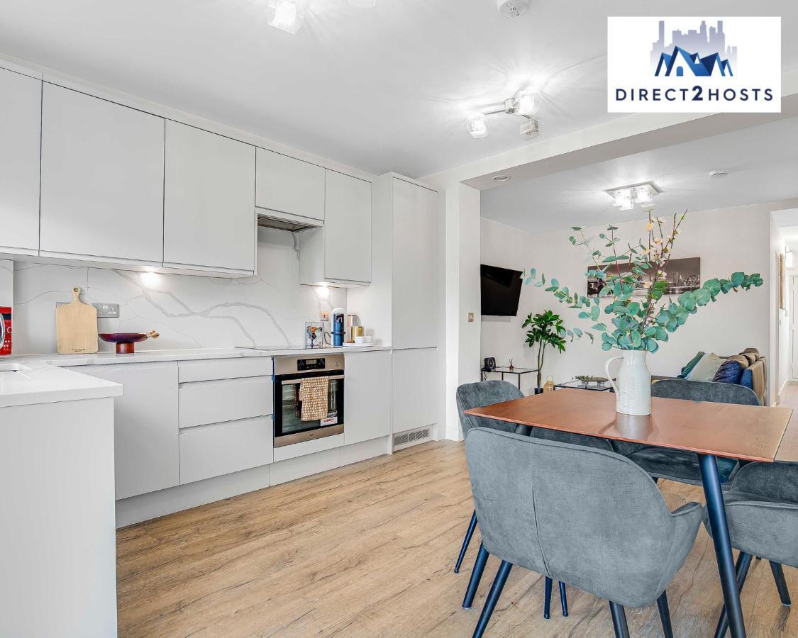 Stylish Two Bedroom By Direct2hosts Short Lets West Oasis With Workspace & Long * Londen