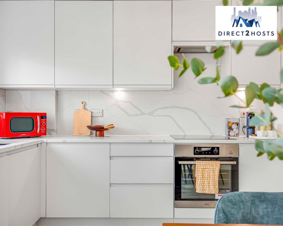 Stylish Two Bedroom By Direct2hosts Short Lets West Oasis With Workspace & Long Appartement