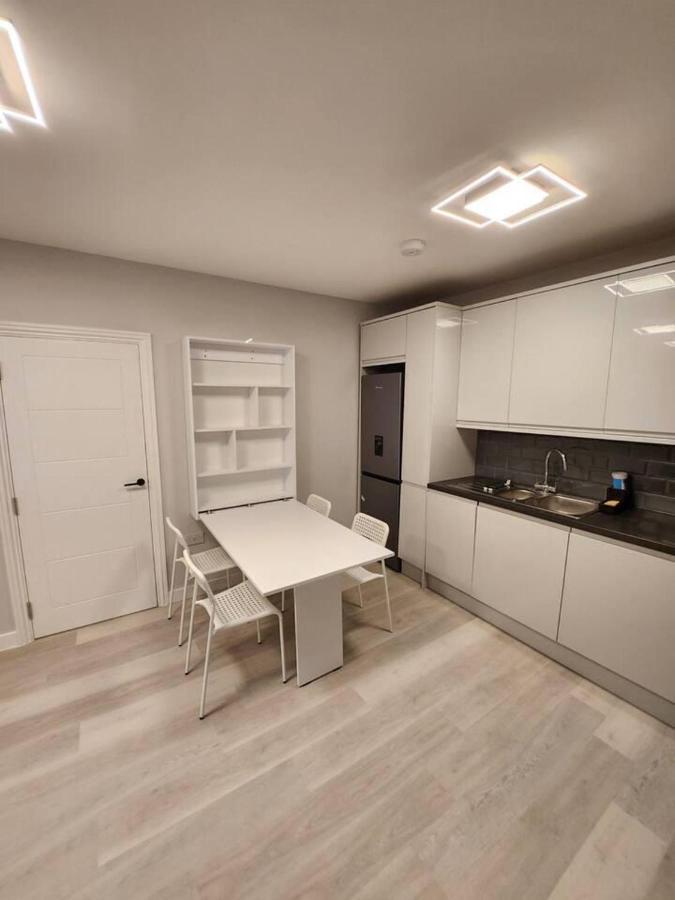 Beautiful 2-bed In - Sleeps 6! Londen
