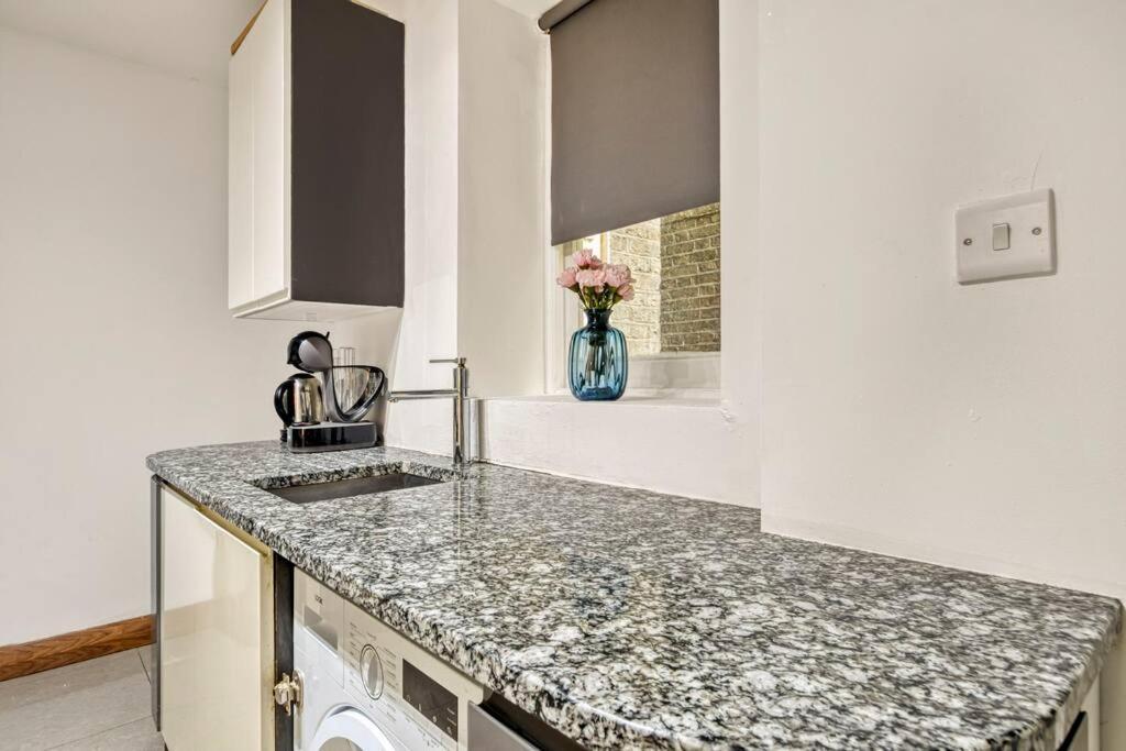 Spacious 3 Bed Apt- Earls Court Apartamento