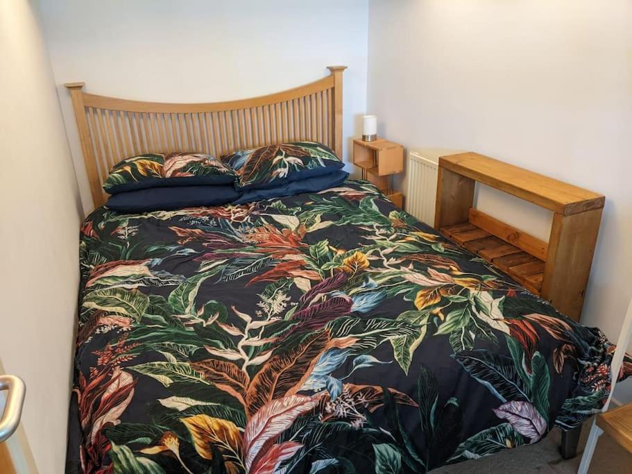 Spacious, Historic Schoolhouse * London