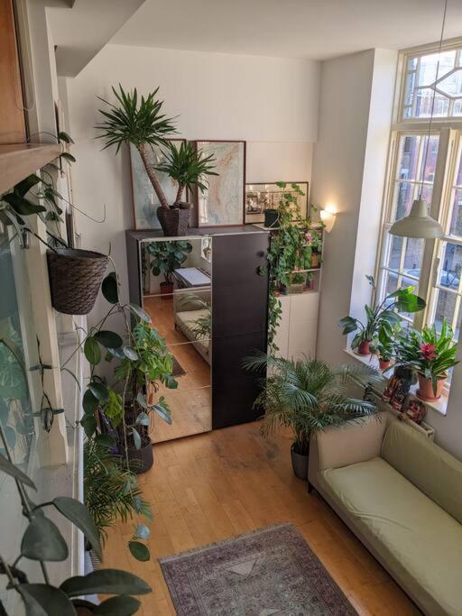 Spacious, Historic Schoolhouse * London