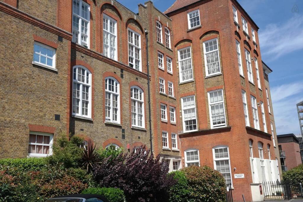 Apartment Spacious, Historic Schoolhouse London