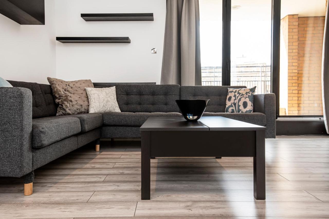 Large And 2 Bed Apartment London