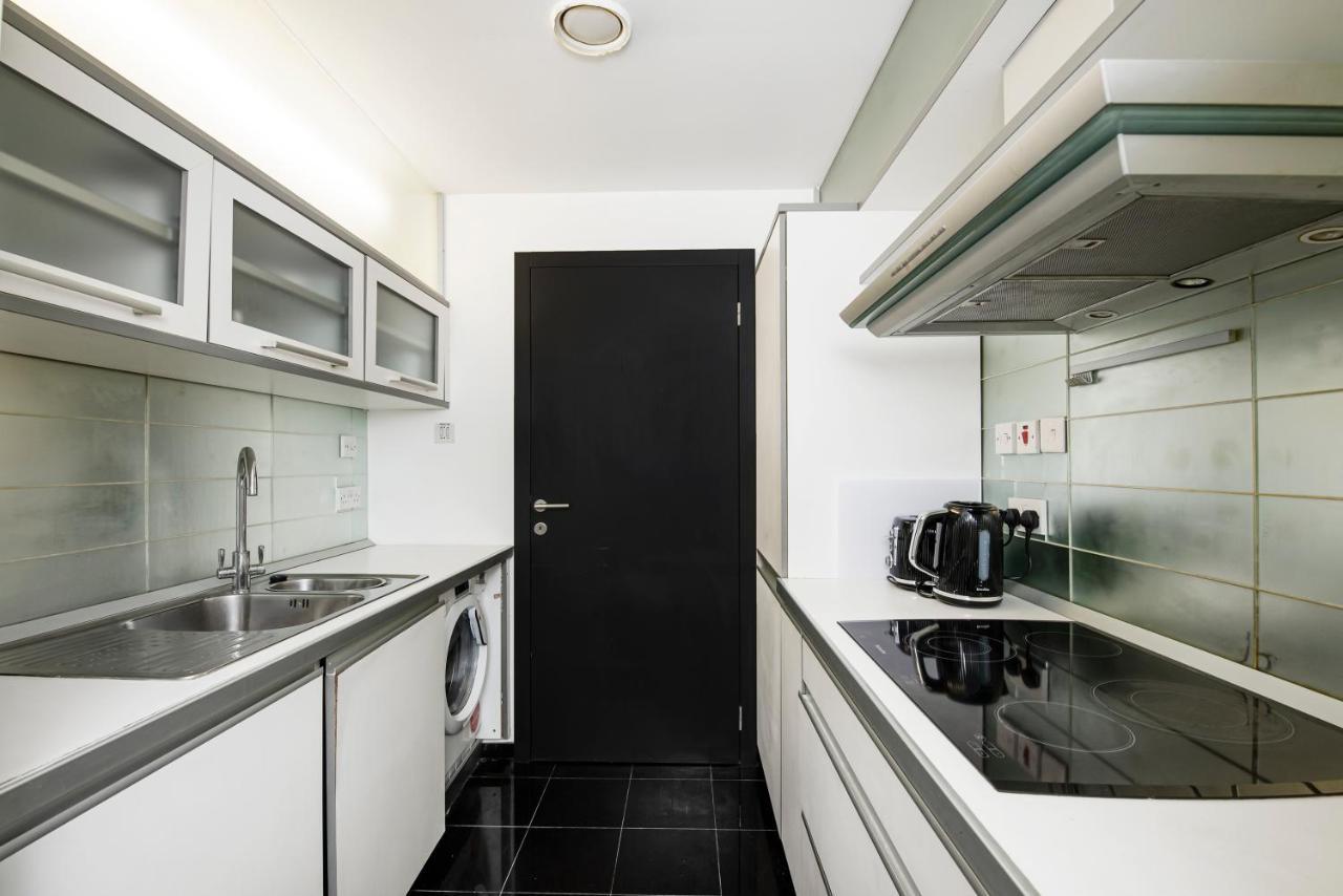 Apartment Large And 2 Bed London
