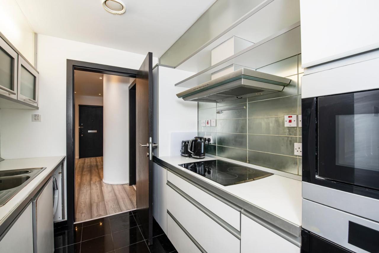Apartment Large And 2 Bed London