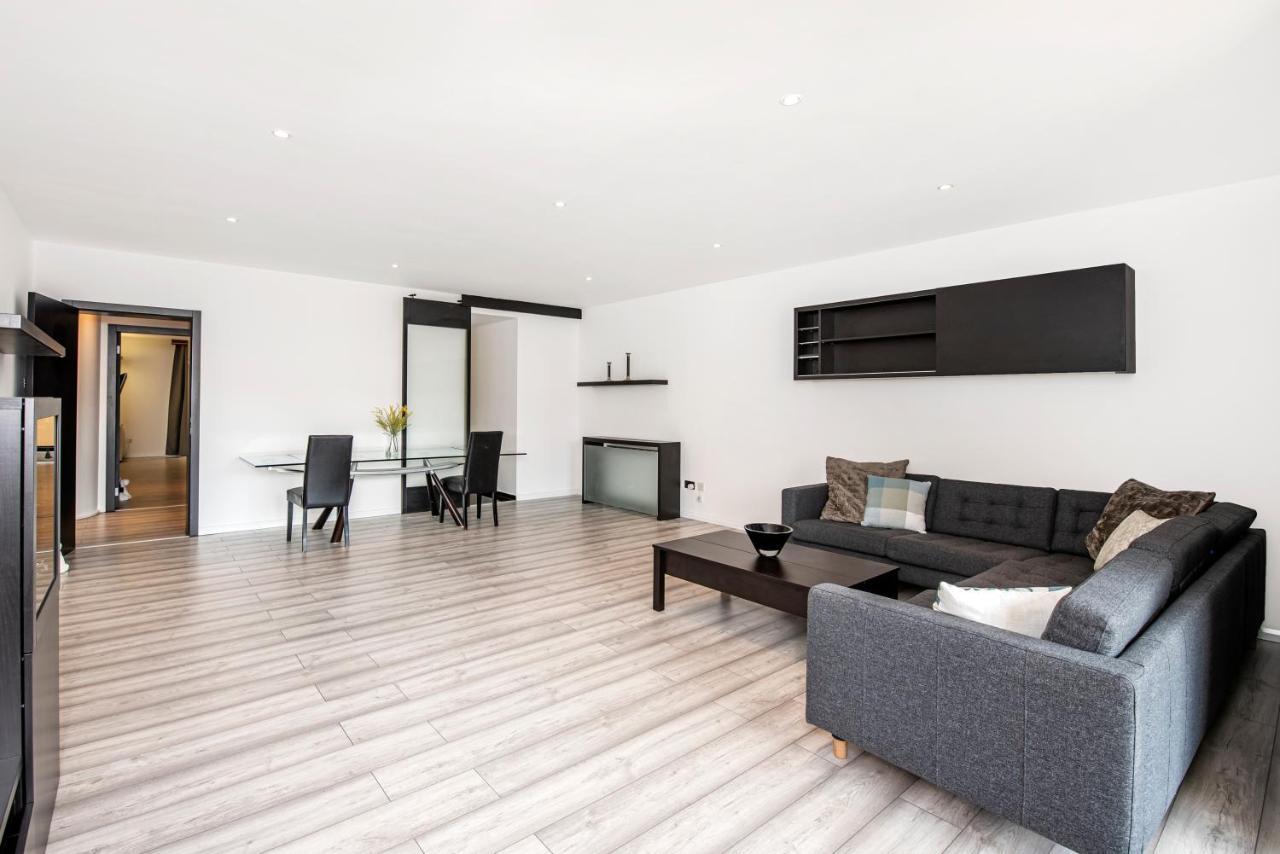 Large And 2 Bed Apartment