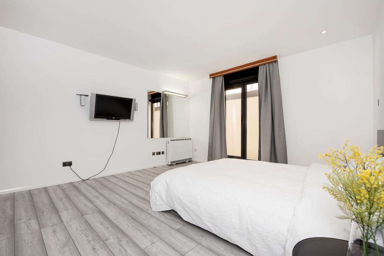 Apartment Large And 2 Bed London