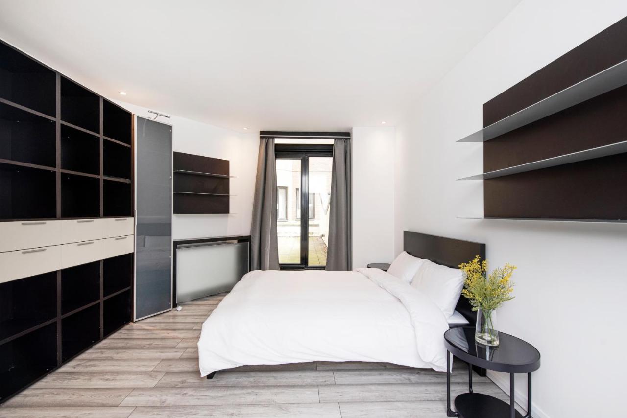 Large And 2 Bed Apartment *