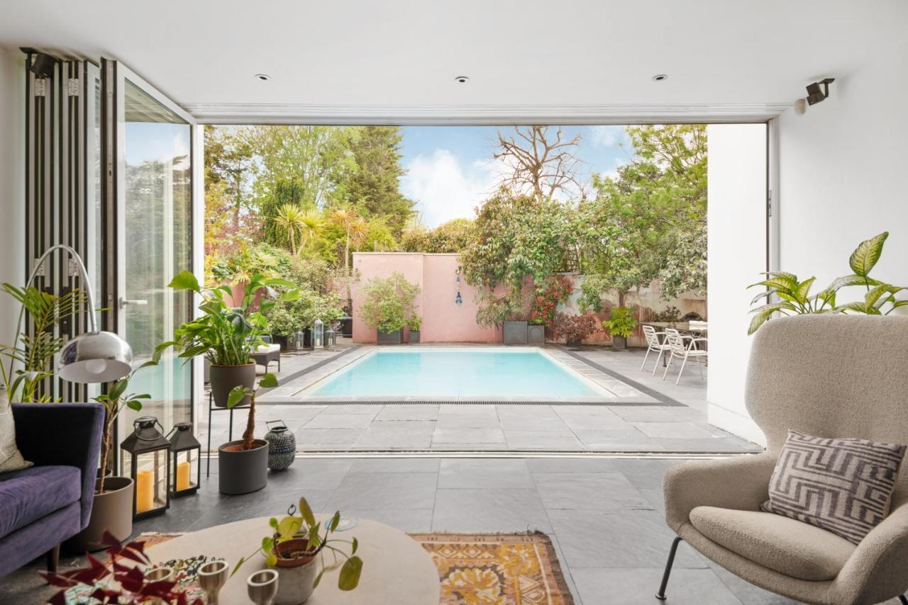 Habitación en casa particular Studio For 3 With A Private Balcony In A Cubic House With Outside Pool Londres