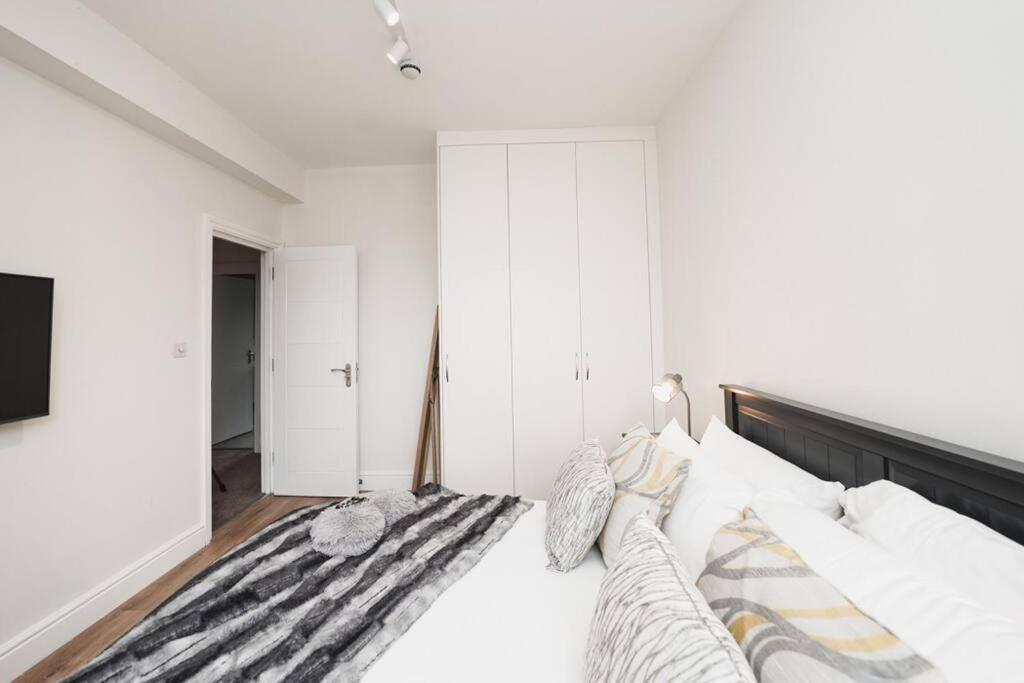 Newly Renovated Modern 4 Bed 3 Bath Apartamento