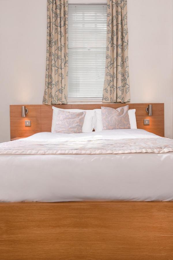 Fox Connaught 3* London