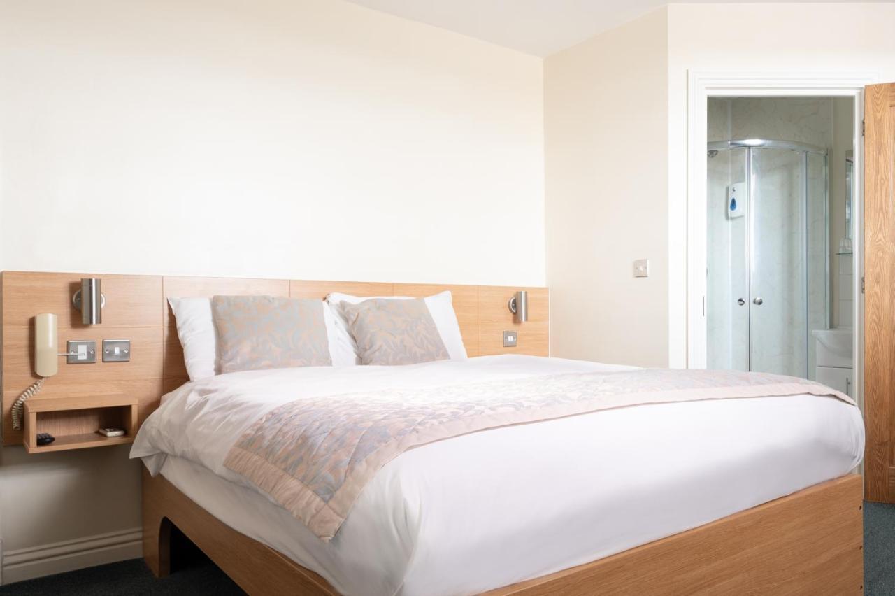 Inn Fox Connaught