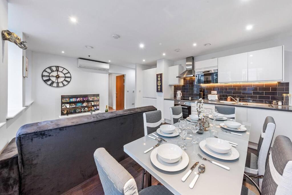 Apartamento Sleep 7 20 Mins From Waterloo Bp8 *