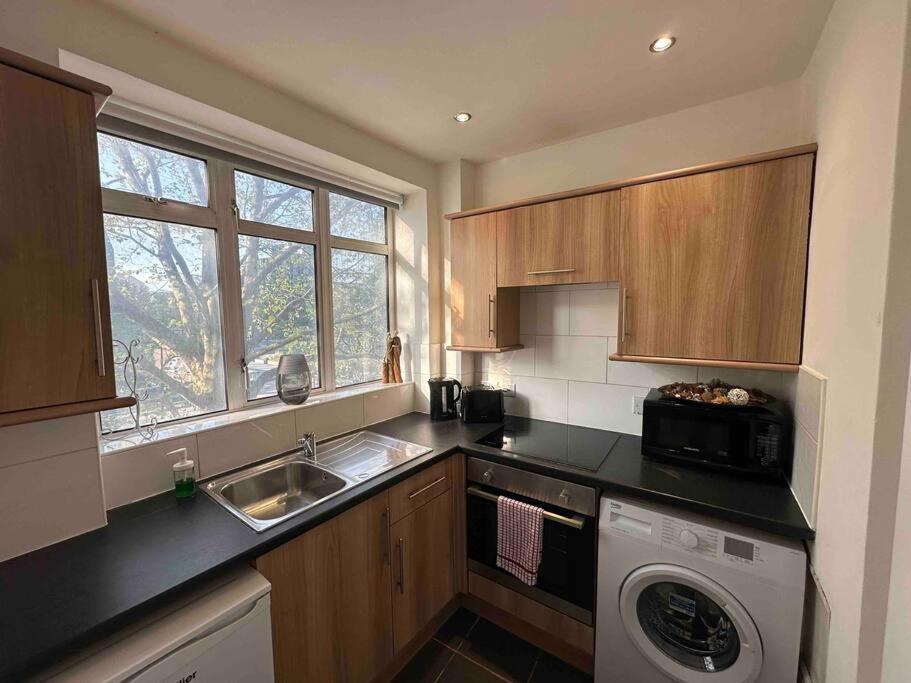 Chic Fitzrovia Flat, Central, Quiet, Lift * London