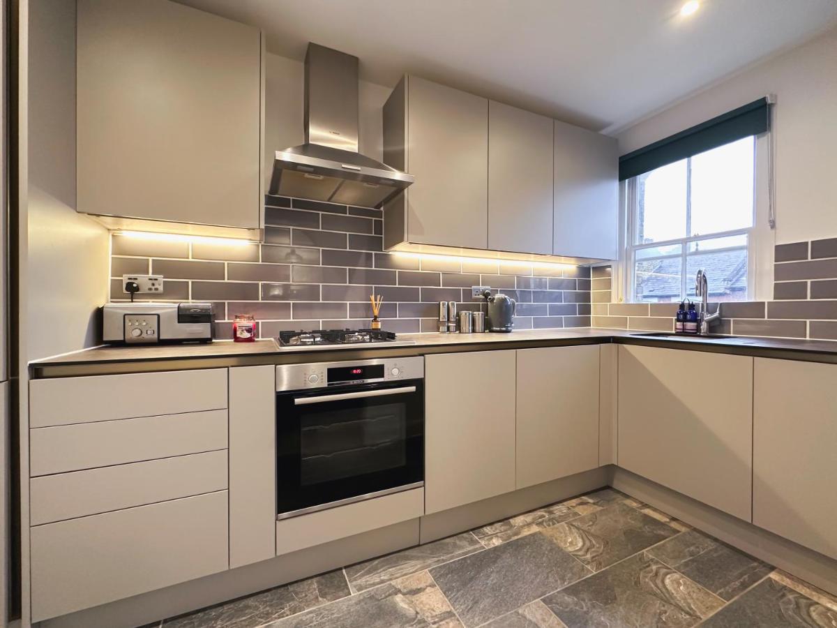 Bright & Cosy Flat - Perfect For Visiting Apartment