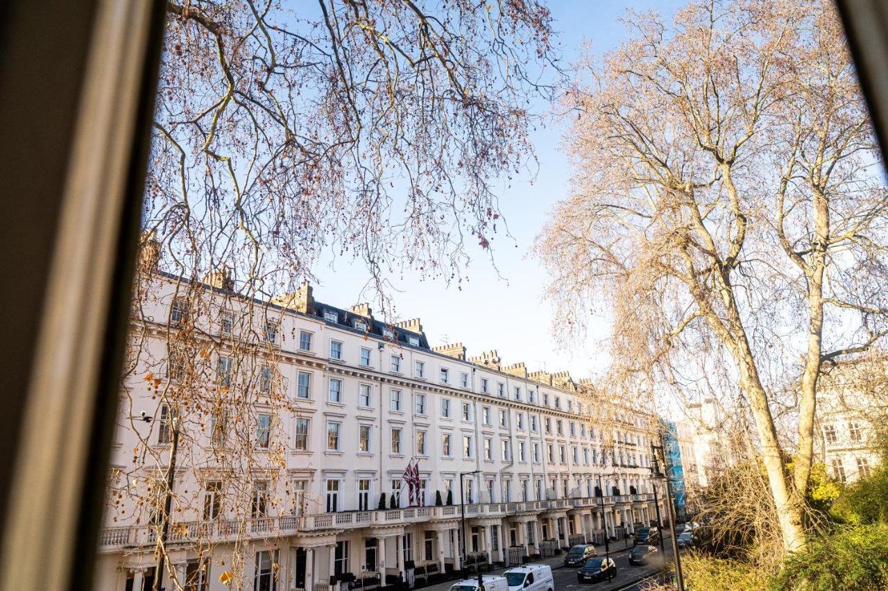 Holland House Hostel *