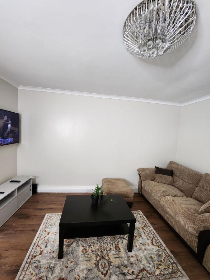 Apartment Away From London