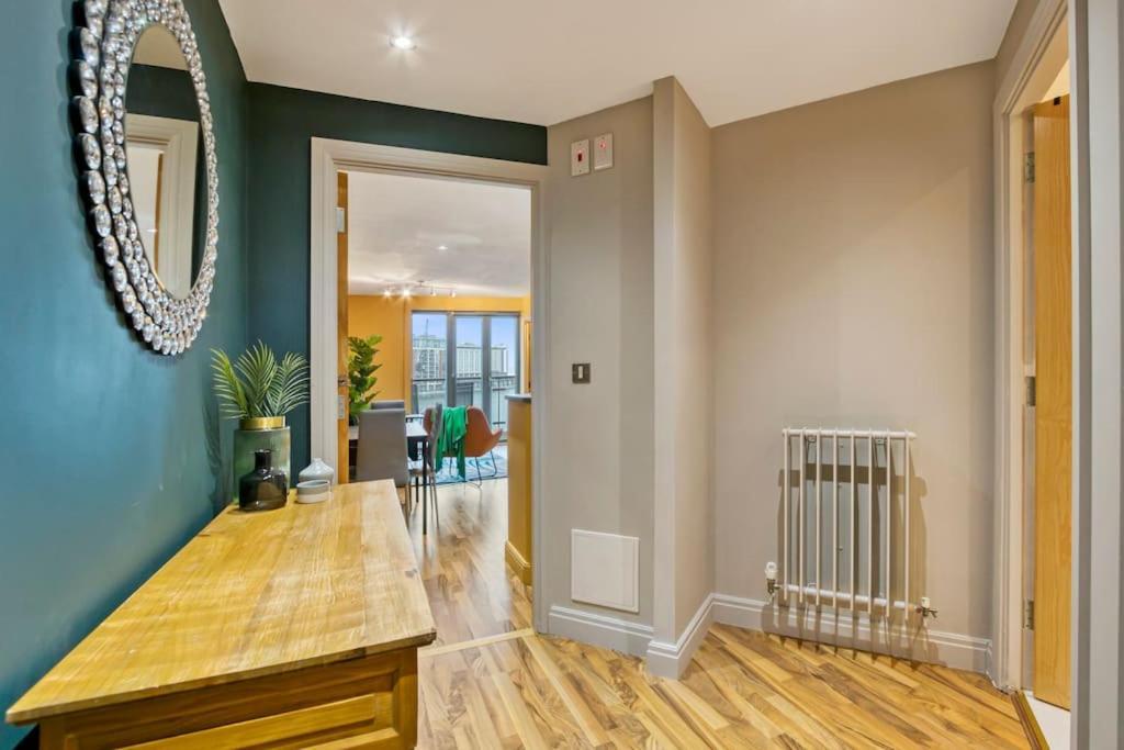 2 Bed Docklands Apt- 02 & Excel Apartment