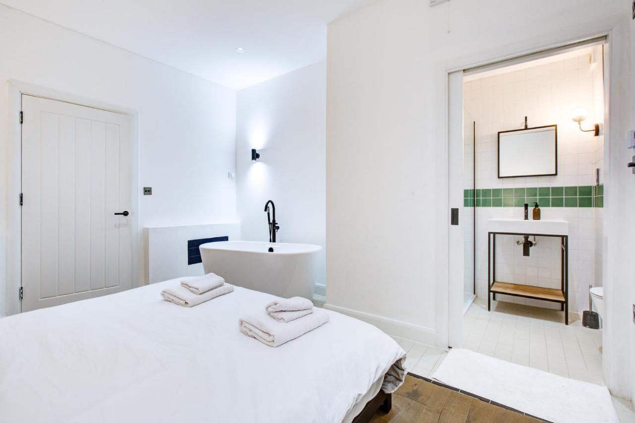 Appartement Stylish 1br Unit, Super Fast Internet, Gated Complex - Near Queen's Park! Londen