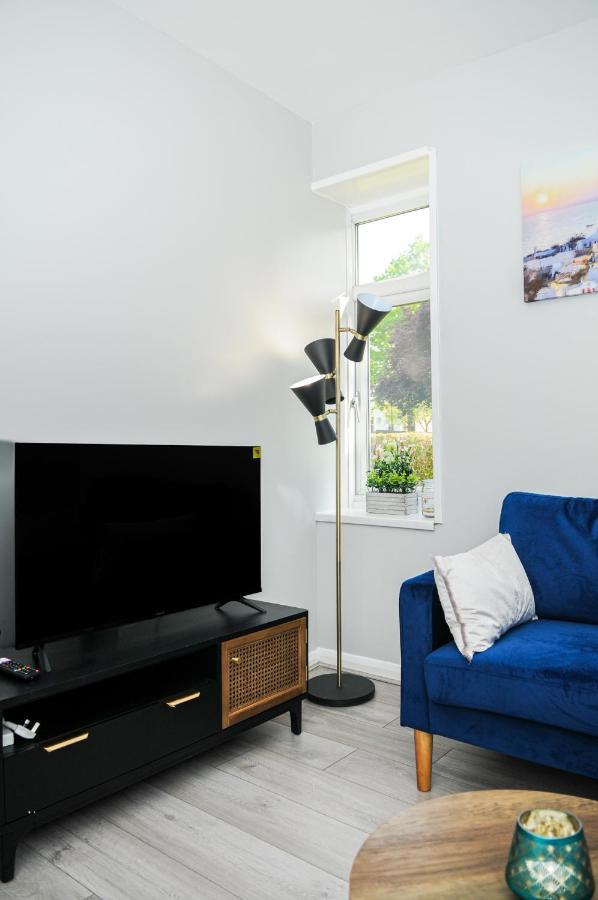 Greater London, 1 Bed Flat, Parking, Nr Metro Stations, 15mins To Londres