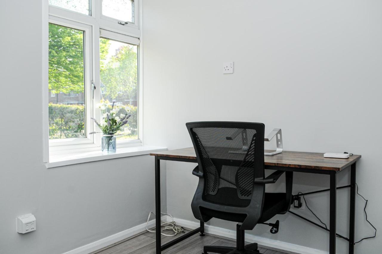 Apartamento Greater London, 1 Bed Flat, Parking, Nr Metro Stations, 15mins To