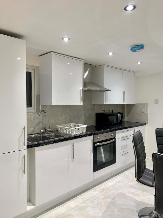 Private In - Kensington Apartment *