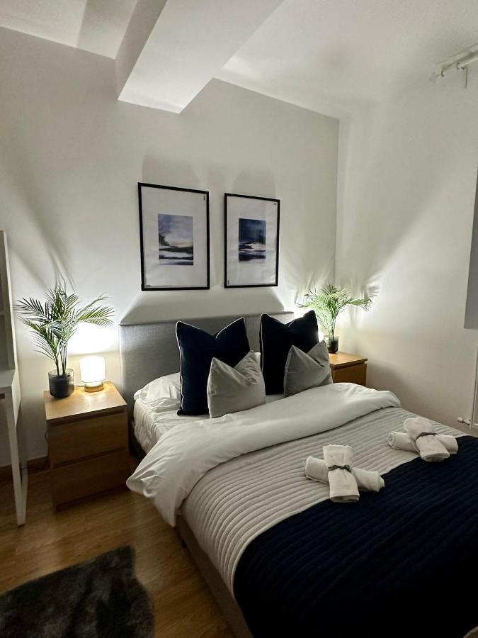 Retreat To A Stylish Ensuite In Vakantiehuis *