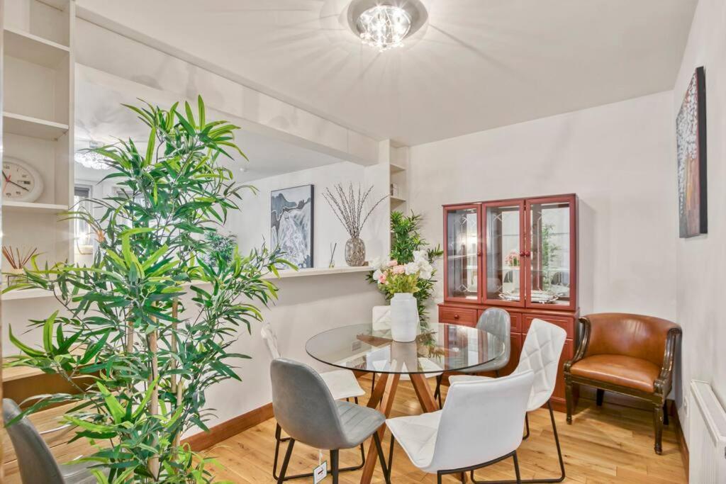 Spacious 3 Bed Apt- Earls Court Apartamento Londres