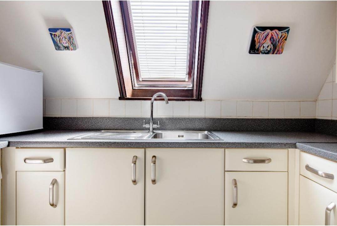 Spacious 2 Mins From Station * Londen