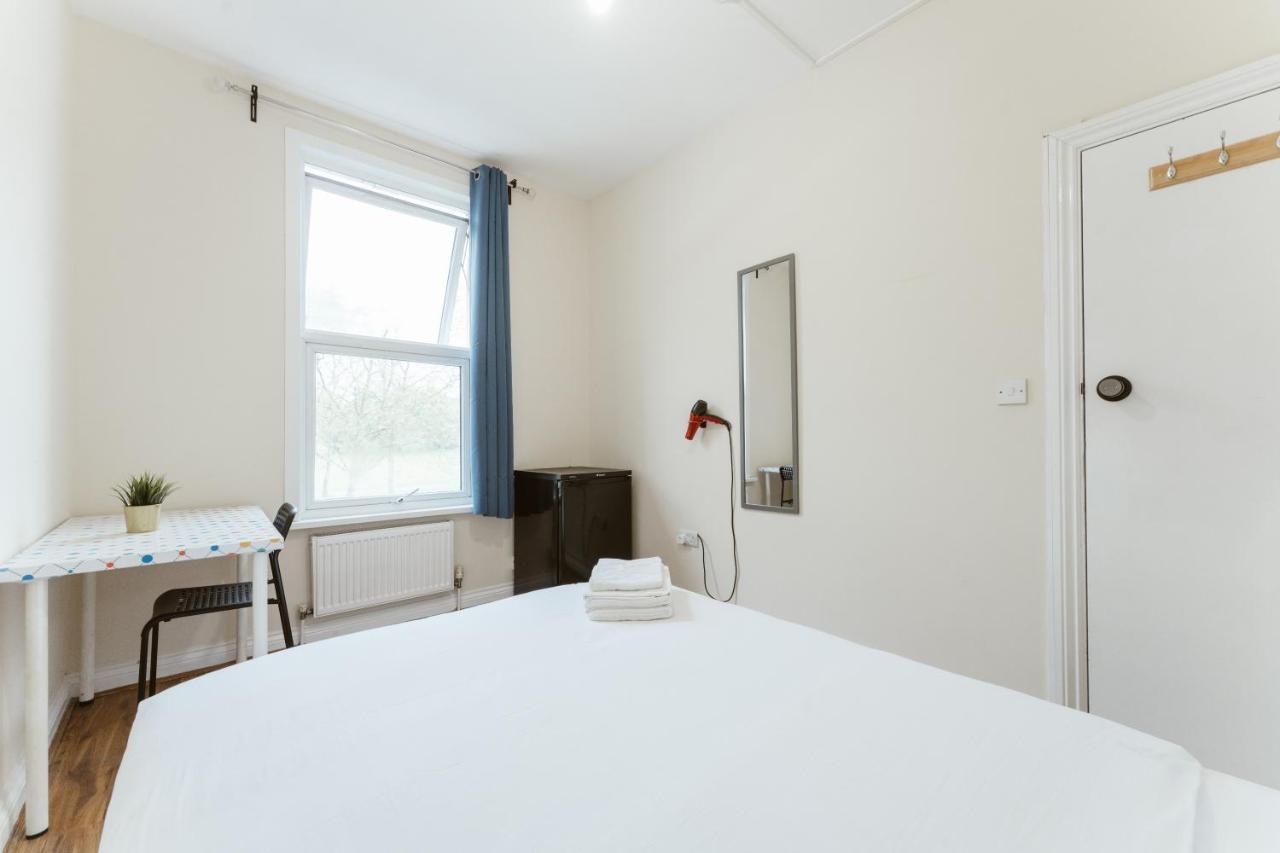 Mile End 57a Hostal