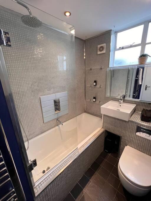Apartamento Fitzrovia / Bloomsbury / West End - Two Bed Londres