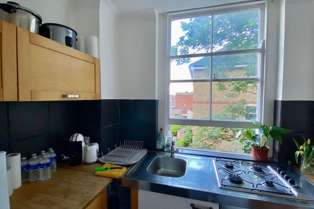 Camberwell Central: 2-bedroom Flat With Excellent Connections Apartment London